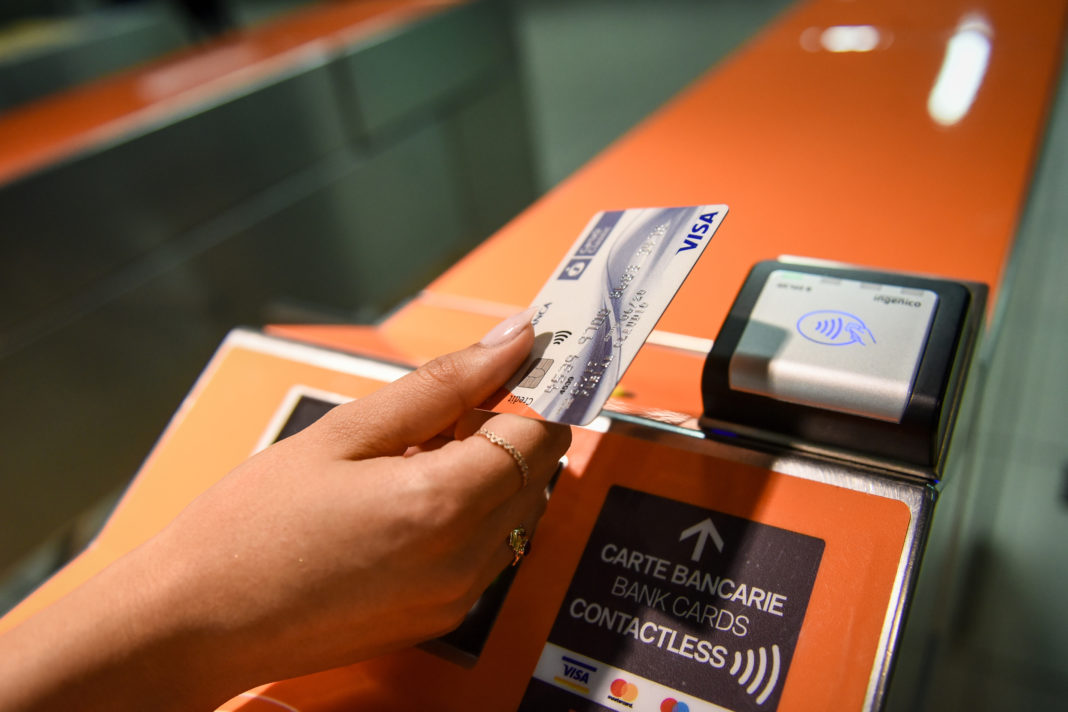 Presentazione del sistema di pagamento con carte contactless in metropolitana