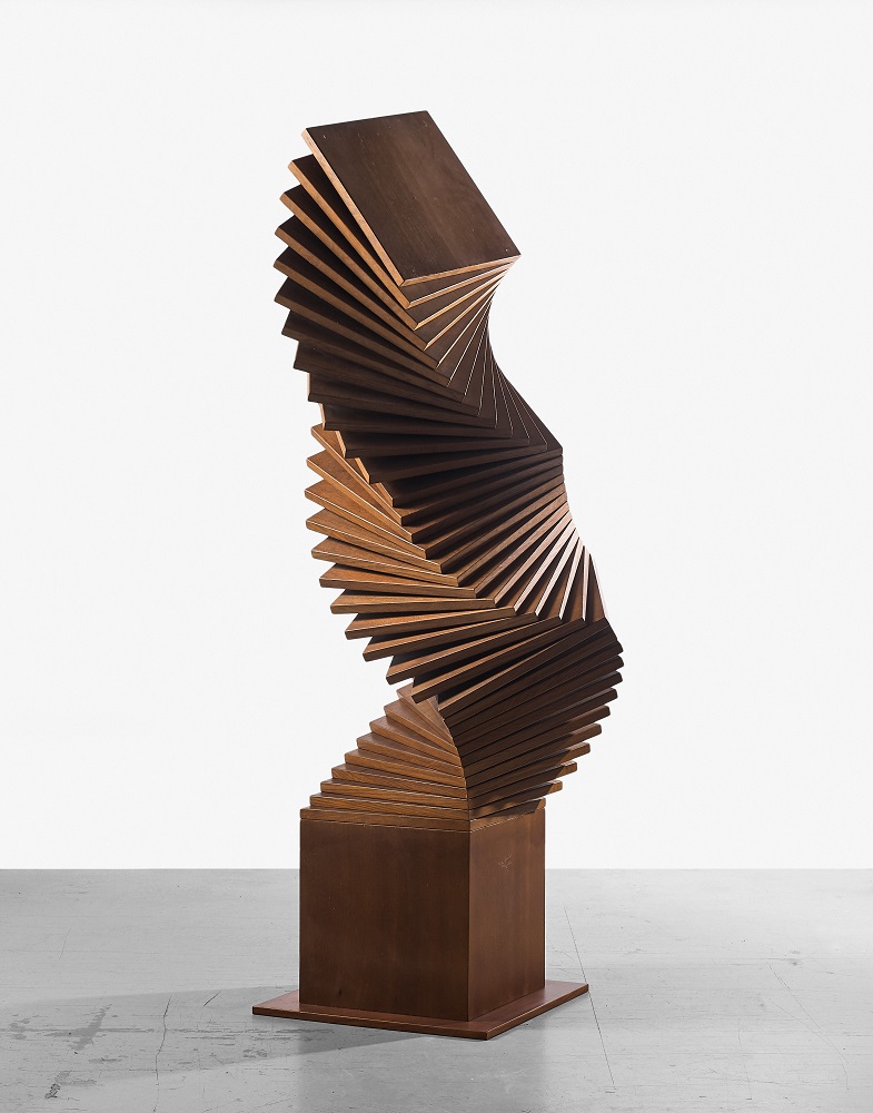 Pol Bury, Volume figé, 1999, bois - © Artcurial