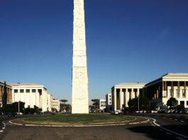 Roma - EUR Obelisco Marconi. foto ©Paolo Simoncelli