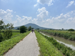 pedalando lungo l’acqua