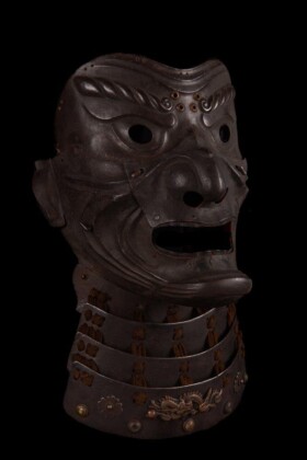 Yōkai Anonimo_Maschera Somen_ultimo quarto del XVII secolo_Acciaio lacca seta e leghe di rame_Museo Stibbert_Firenze