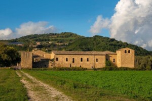 Apiturismo, Strada_del_Miele_di_Macerata_Valfornace_Castello_Beldiletto