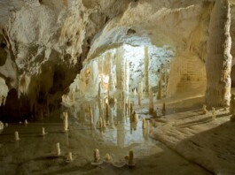 Sala Candeline Grotte di Frasassi1